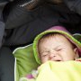 Ce se întâmplă, de fapt, când bebelușii sunt lăsați să plângă până adorm? Știința răspunde