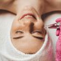 Microdermabraziunea facială: ce este și cum te ajută să ai o piele frumoasă?