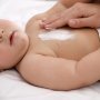 Crema de bebeluși: cum o folosești corect și ce ingrediente să eviți