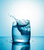 Ce s-ar întâmpla dacă ai bea numai un pahar de apă pe zi?