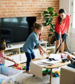 Cum să îți păstrezi locuința curată atunci când ai copii
