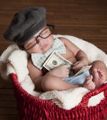 Bani în plus pentru fiecare copil născut. Ce sume vor primi părinții din Botoșani