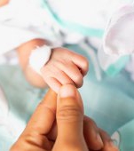 Un bebeluș prematur a murit în spital după ce a primit hrană contaminată