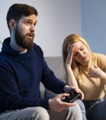 Soțul meu șomer a făcut o criză de nervi pentru că-i folosesc biroul de gaming pentru a lucra de acasă
