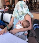 Unei mame care își alăpta bebelușul în public i s-a cerut să se acopere așa că s-a conformat! Gestul ei a generat multe comentarii