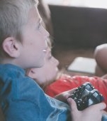 Copilul este pasionat de jocurile video? Cum să-l ajuți să se joace „sănătos”