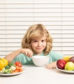 4 tipuri de alimente sănătoase care pot întări sistemul imunitar al copilului tău