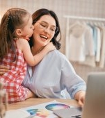 12 trucuri care te vor ajuta să fii o mamă singură de succes