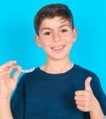 Ghidul părinților: alegerea aparatului dentar potrivit pentru copii