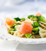 Salata cu peste si broccoli