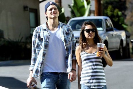 Ashton Kutcher si Mila Kunis asteapta primul lor copil!