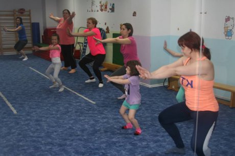 Fundatia Nadia Comaneci va invita la MiniMe AeroDance Curs de aerobic, fitness si dans pentru copii si mamici