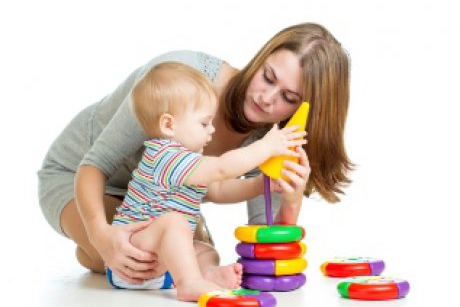 10 jocuri de dezvoltare cognitiva pentru bebelusul de 6 luni