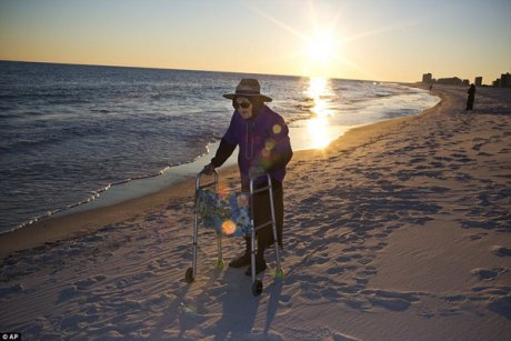 Un moment emotionant:  O femeie de 100 de ani a vazut oceanul pentru prima data!