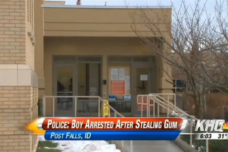 Un copil de 9 ani a fost arestat pentru ca a furat o guma