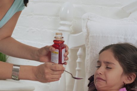 Cum se administreaza medicamentele copilului: ghid pe varste