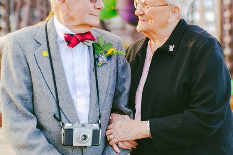 Cuplul care si-a serbat cea de-a 61-a aniversare impreuna printr-o serie de fotografii inspirate din filmul Up