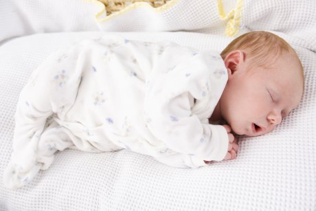 Poti sa iti protejezi bebelusul de sindromul mortii subite?