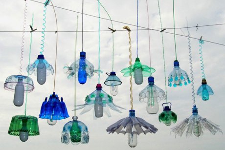 Arta din sticle reciclate, de Veronika Richterova