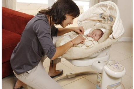Vine bebe? 5 obiecte indispensabile pentru tinerii parinti