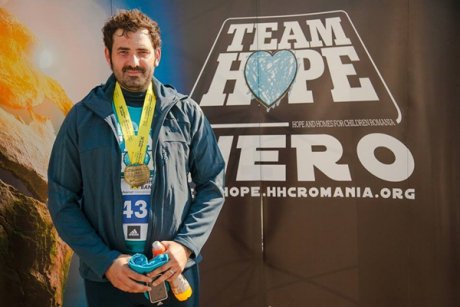 Chef Adrian Hadean imbraca din nou tricoul TEAM HOPE si alearga pentru copiii aflati in pericol de abandon