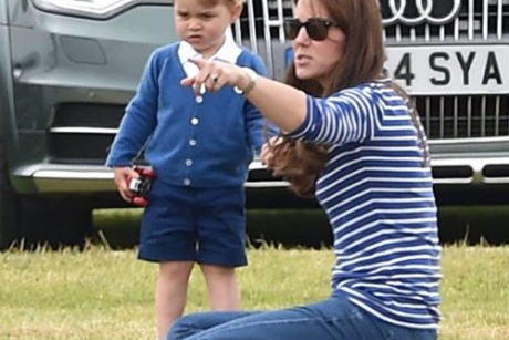 Kate Middleton si Printul George alaturi de William la un meci de polo