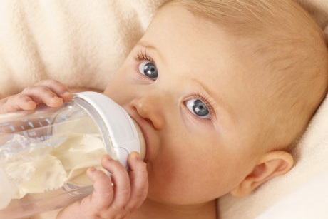 10 adevăruri științifice despre laptele praf pentru bebeluși
