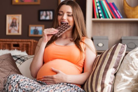 Poţi mânca ciocolată în timpul sarcinii? Uite care sunt regulile