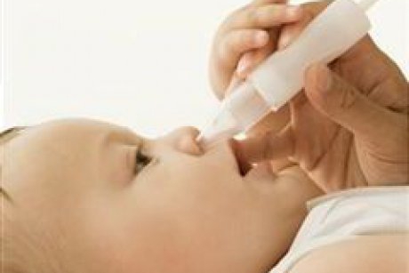 Cum curatam nasul bebelusului?