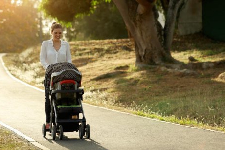 Scaune auto și cărucioare inovatoare pentru părinți responsabili