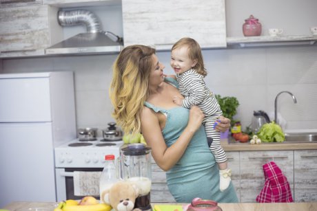 Ghid pentru mămici: cum să faci acasă mâncare pentru bebeluși