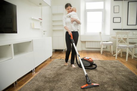 Cum să faci curat în casă când ai un nou născut