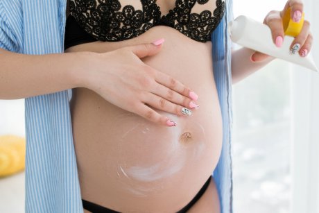 13 ingrediente din produsele cosmetice de care trebuie să te ferești în sarcină