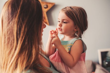 Confesiuni de mamă: am un copil mult prea bun și sensibil și nu știu cum să îl pregătesc pentru viață