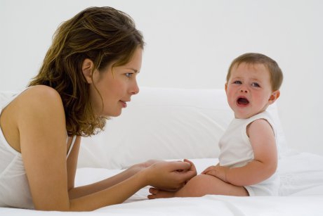 De ce plange bebe? 7 cauze frecvente si cum sa-l calmezi