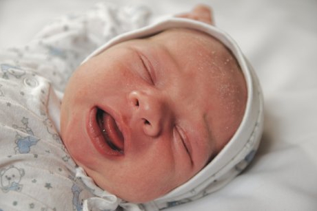 Coji în cap la bebeluși: cauze și tratament