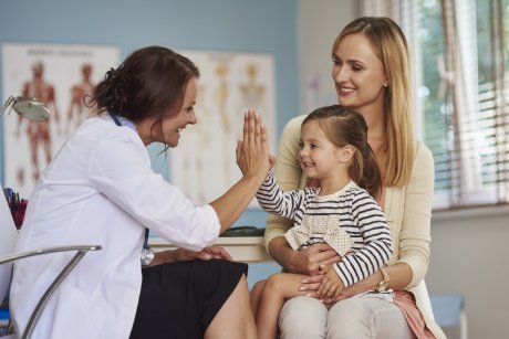 Ghid pe vârste: cum îți pregătești copilul pentru vizita la medic