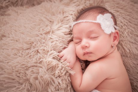 10 fotografii spectaculoase cu nou-născuți care îți vor schimba ziua