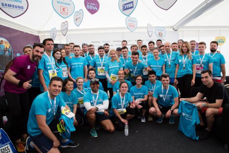 Peste 500 de alergători au participat la Semimaratonul București și au strâns bani pentru cauza Hope and Homes for Children 