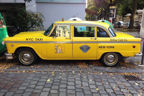 Tu știi de ce sunt taxiurile galbene?