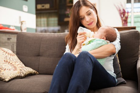 Ghid pe vârste: cât lapte praf mănâncă un bebeluș