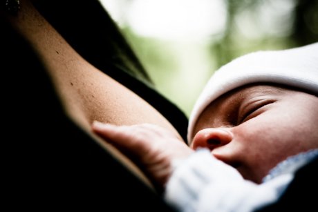 Alăptarea ajută în dezvoltarea cerebrală a bebelușilor prematuri
