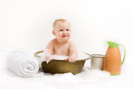 Ingrijirea bebelusului: 3 cosmetice naturale usor de preparat in casa