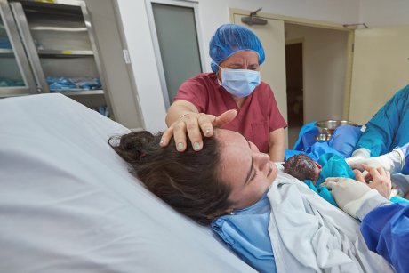 O femeie de 37 de ani din Iași a născut la urgențe, fără să știe că este gravidă