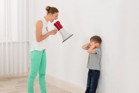 5 lucruri pe care să le faci când îți vine să țipi la copil
