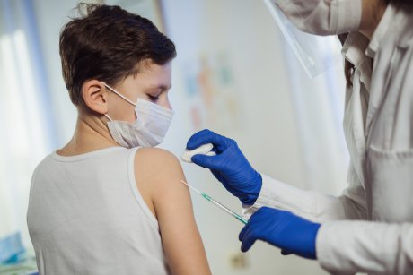 Prima țară care a aprobat vaccinarea anti-Covid la copiii cu vârste între 12 și 15 ani
