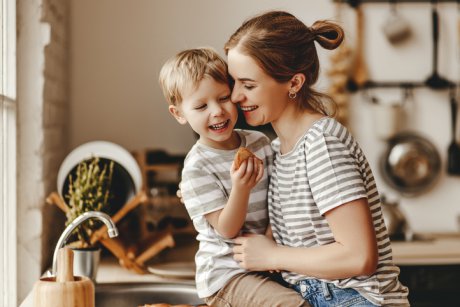 4 lucruri la care trebuie să renunți dacă vrei să fii un părinte mai bun