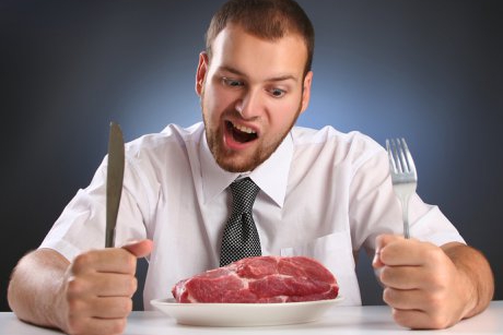 De ce bărbații mănâncă mai multă carne. Un studiu dezvăluie adevărul