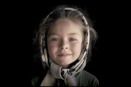 Cea mai apreciată fotografie din lume: portretul unei fetițe din Maramureș