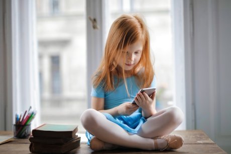 Când este, de fapt, copilul pregătit să aibă propriul telefon mobil?